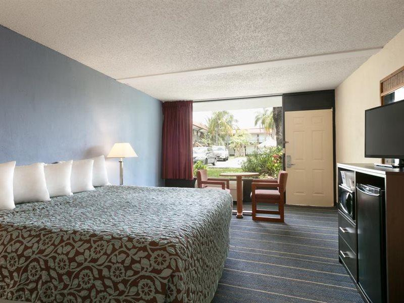 Days Inn By Wyndham Clearwater/Central Kültér fotó