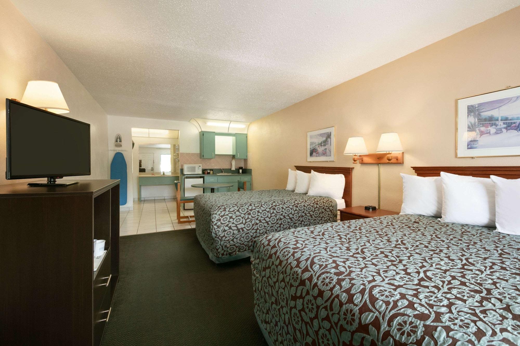 Days Inn By Wyndham Clearwater/Central Kültér fotó