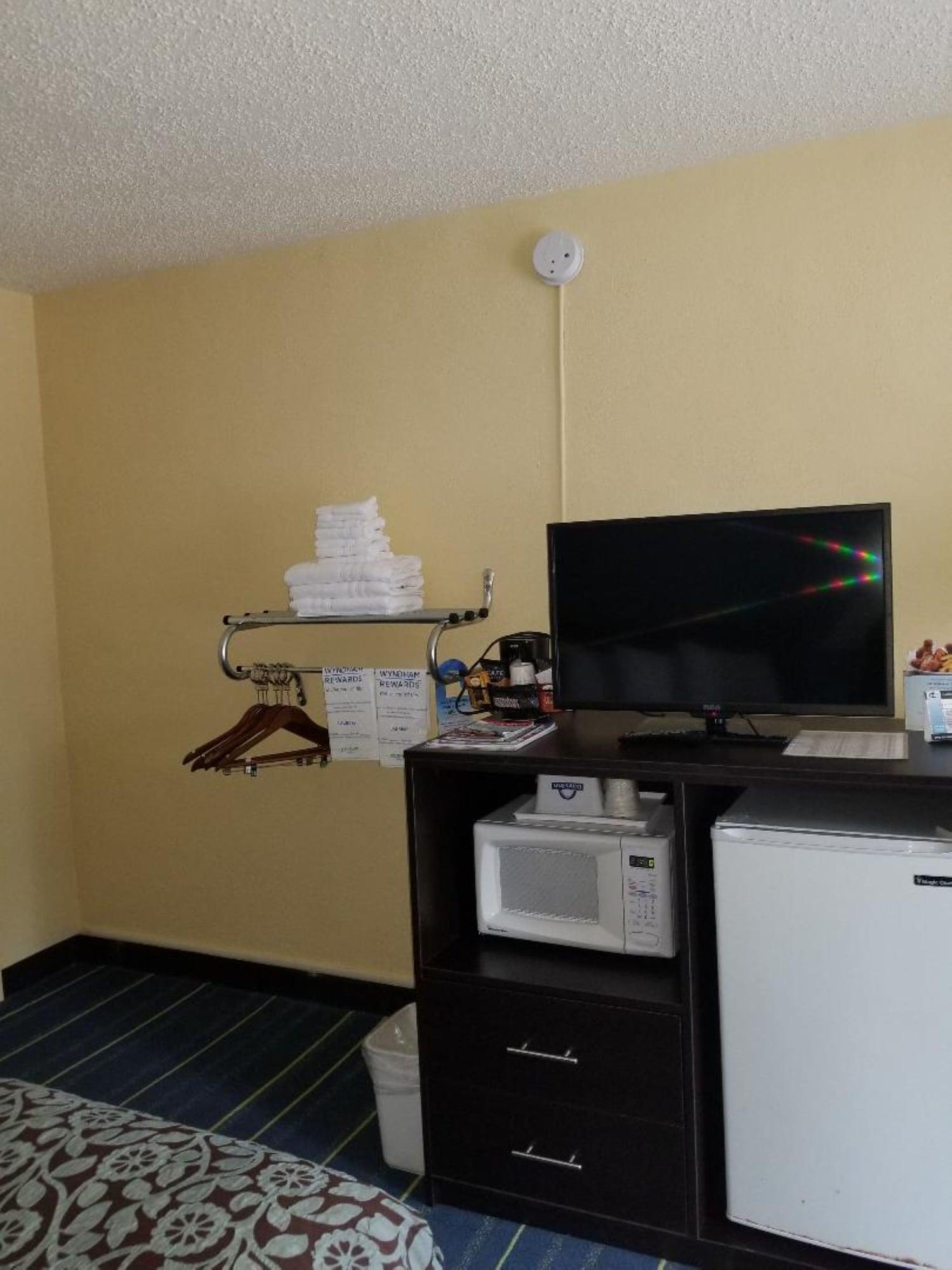 Days Inn By Wyndham Clearwater/Central Kültér fotó