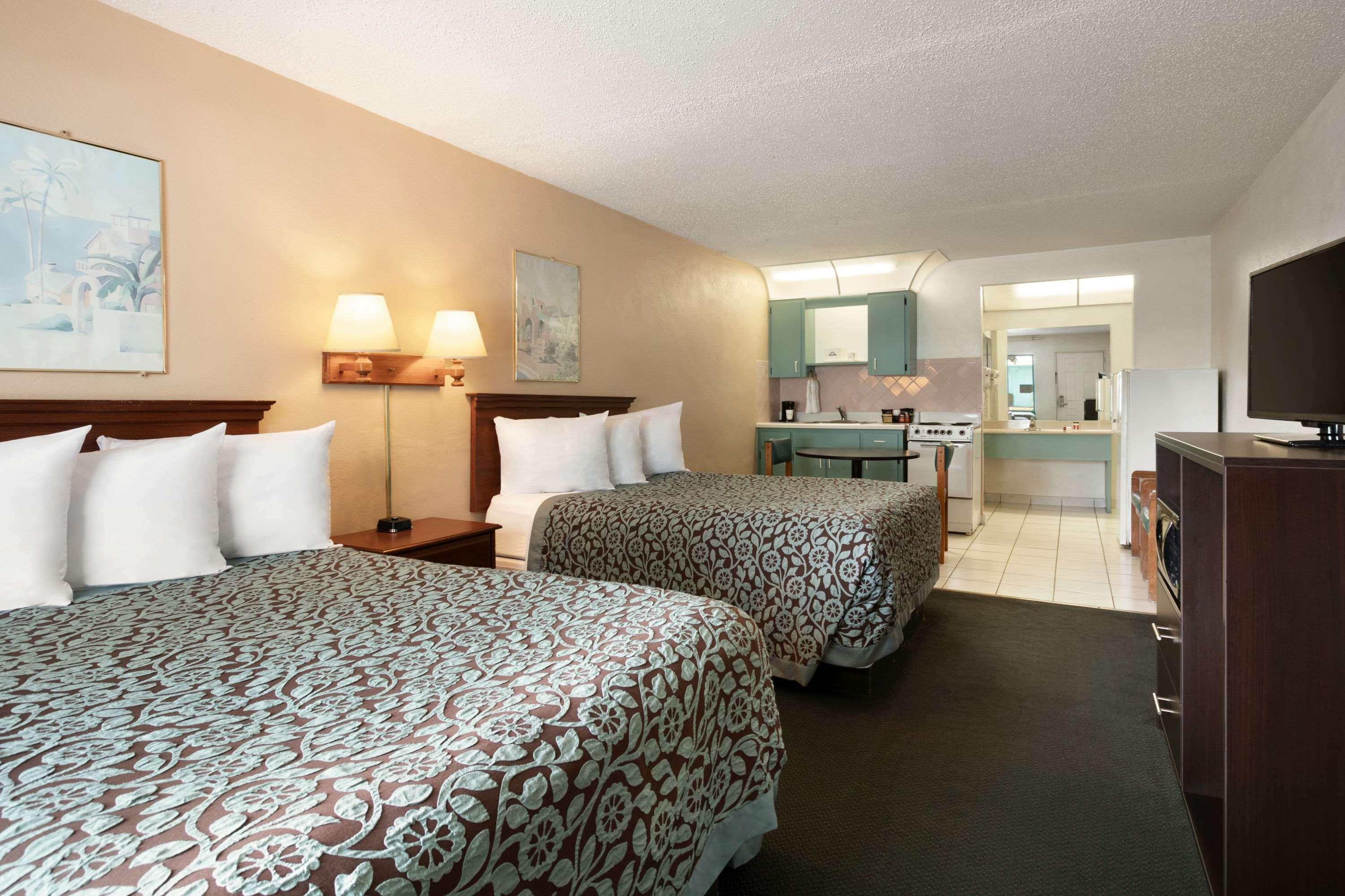 Days Inn By Wyndham Clearwater/Central Kültér fotó