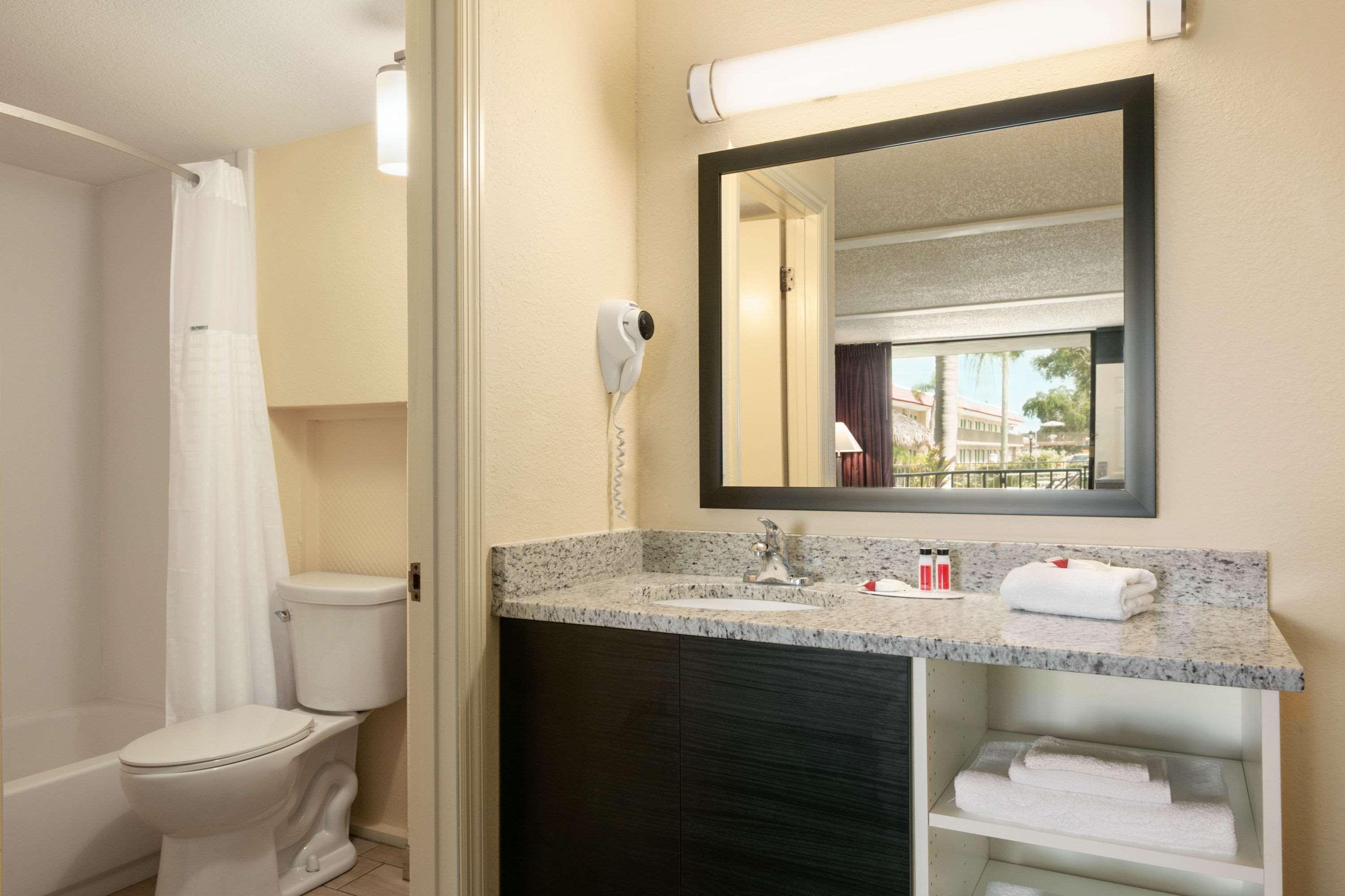 Days Inn By Wyndham Clearwater/Central Kültér fotó