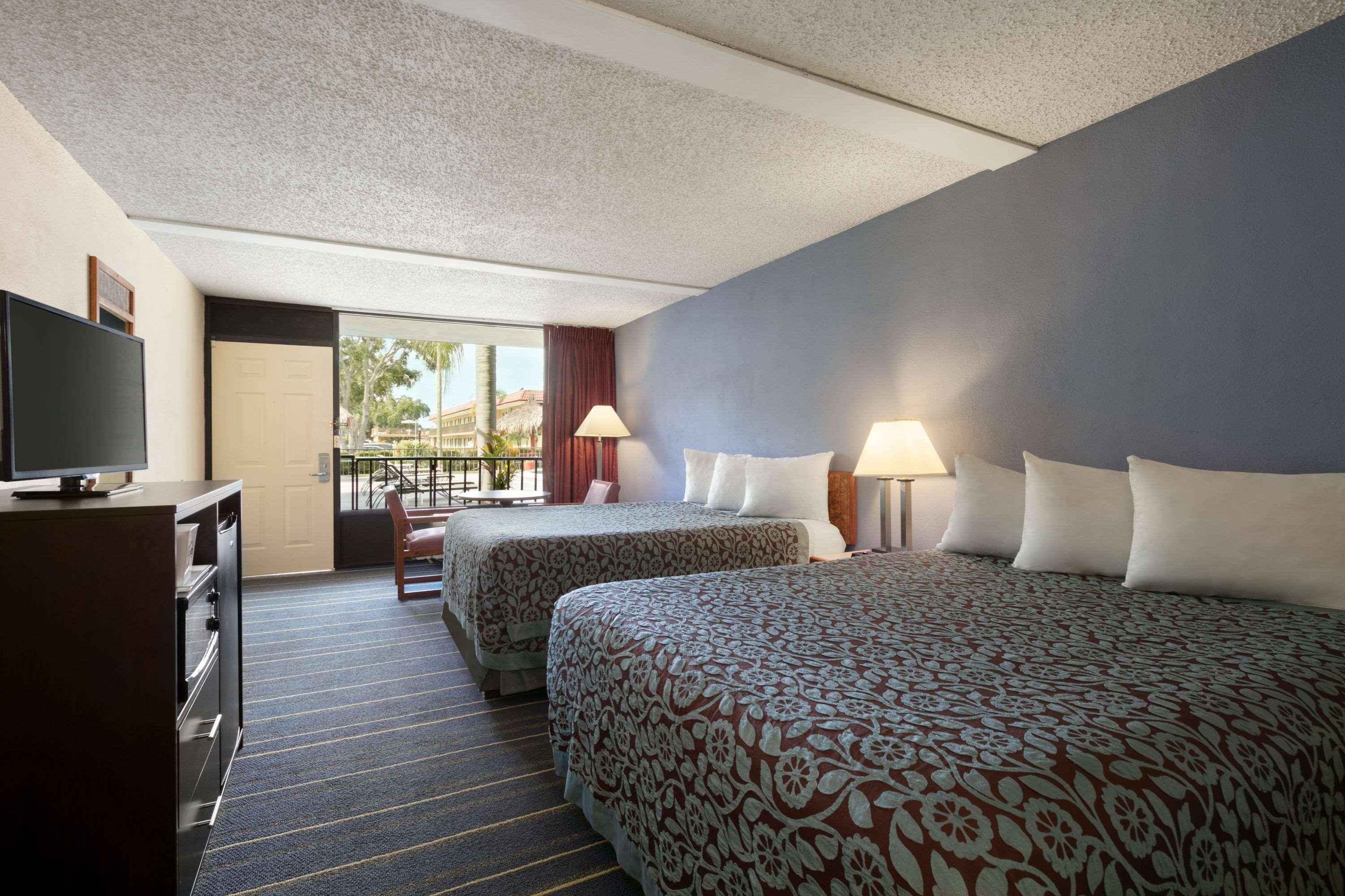 Days Inn By Wyndham Clearwater/Central Kültér fotó