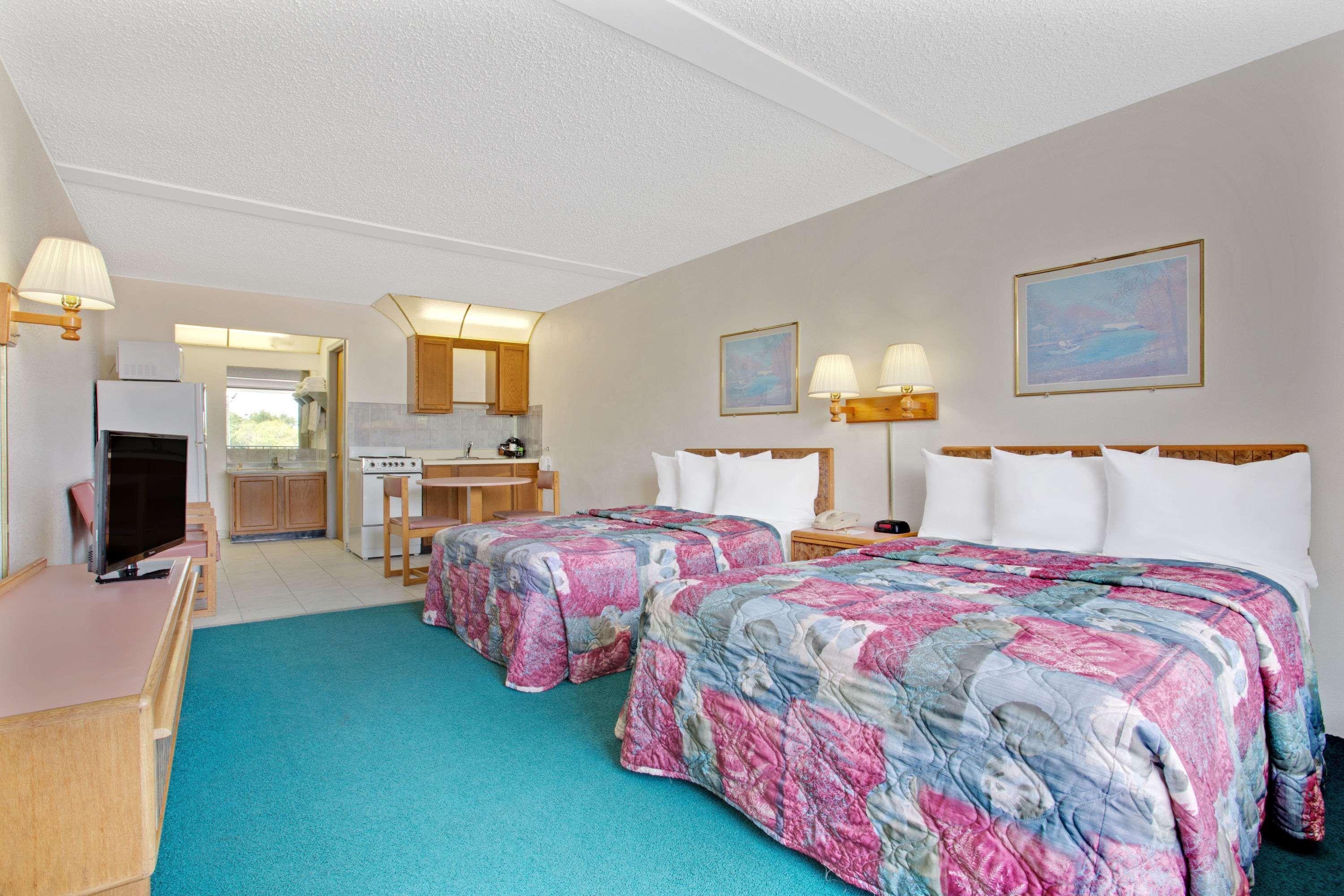 Days Inn By Wyndham Clearwater/Central Kültér fotó