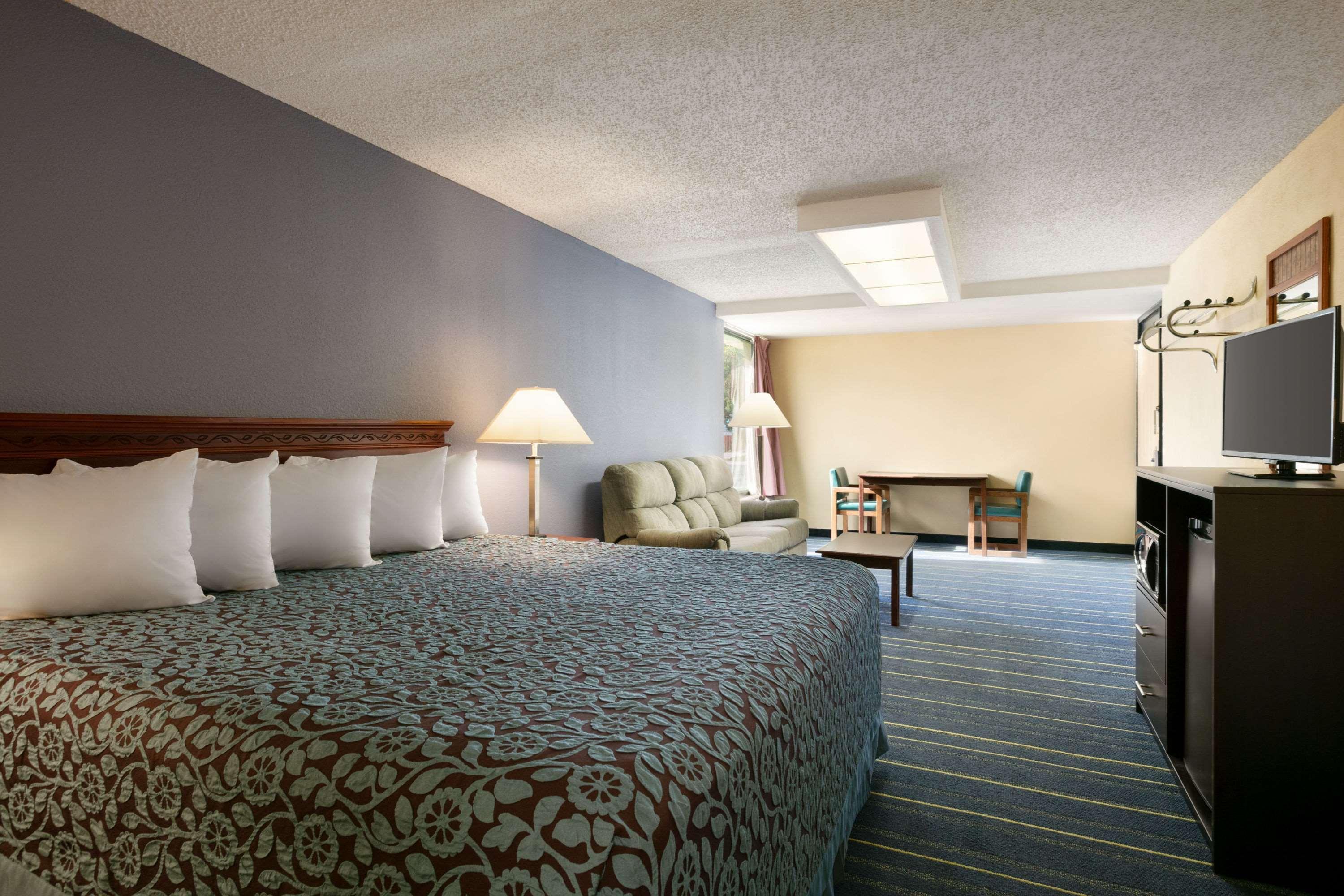 Days Inn By Wyndham Clearwater/Central Kültér fotó