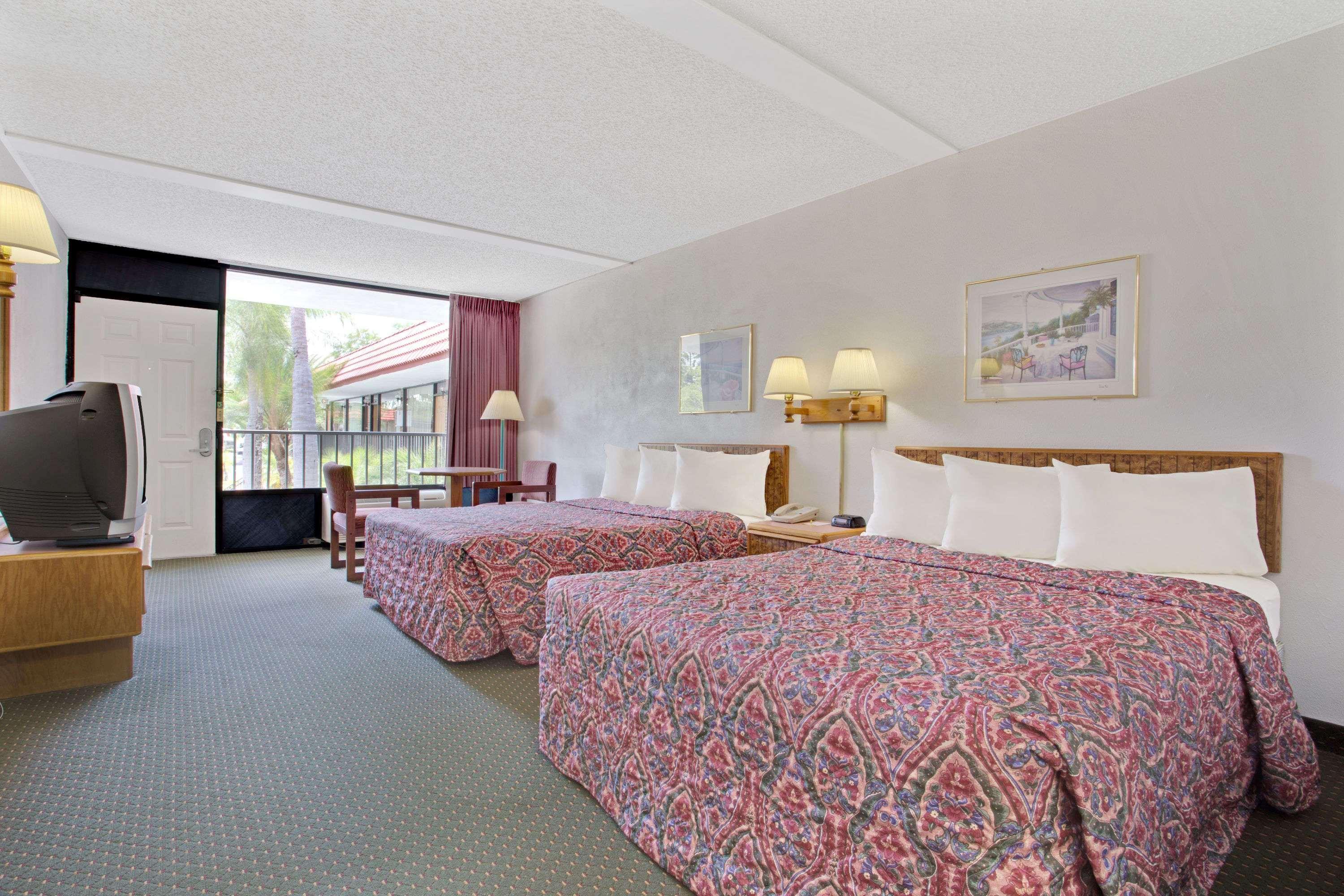 Days Inn By Wyndham Clearwater/Central Kültér fotó