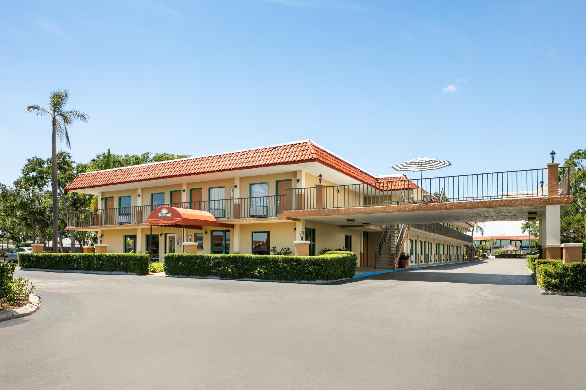 Days Inn By Wyndham Clearwater/Central Kültér fotó