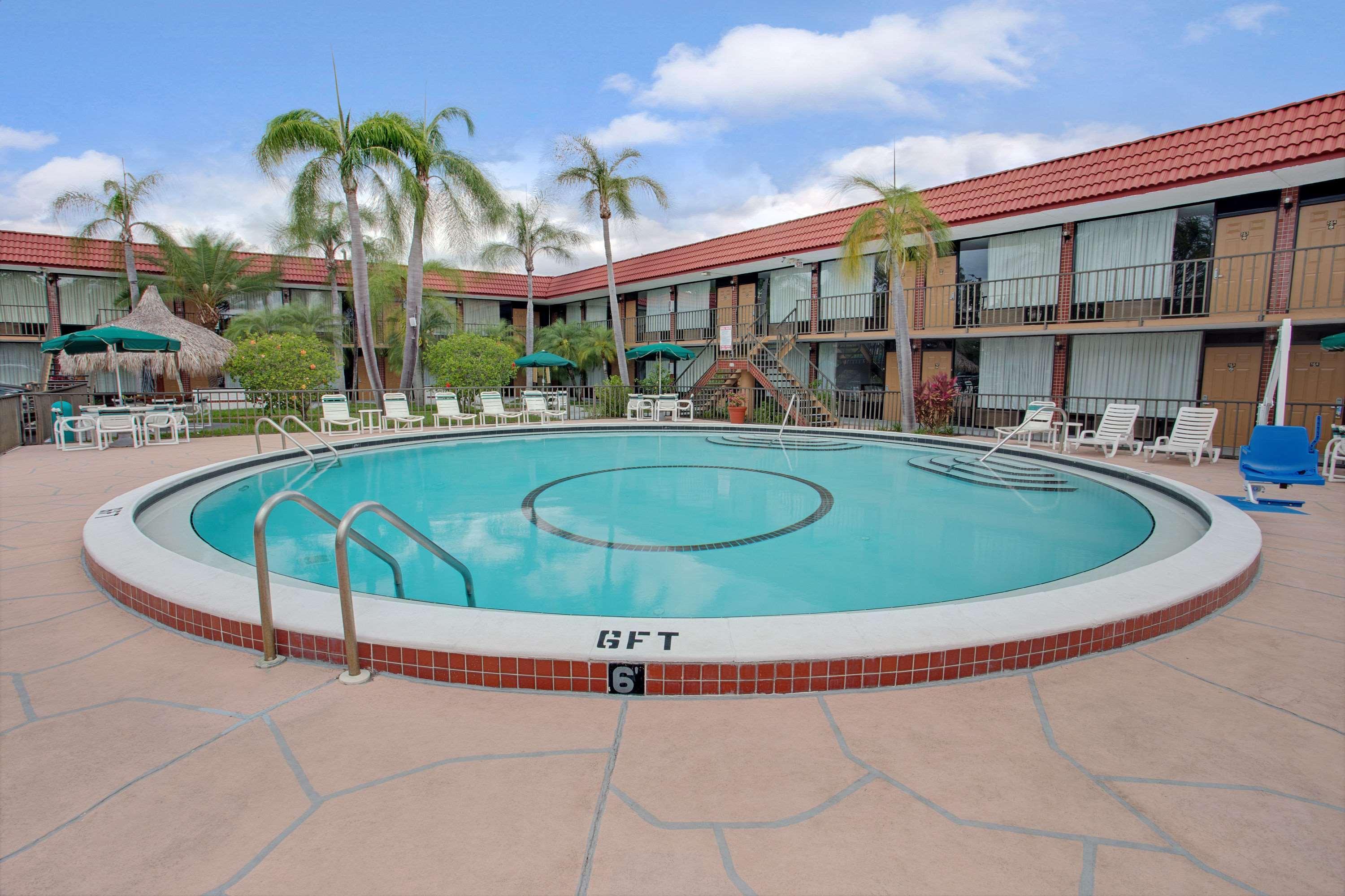 Days Inn By Wyndham Clearwater/Central Kültér fotó