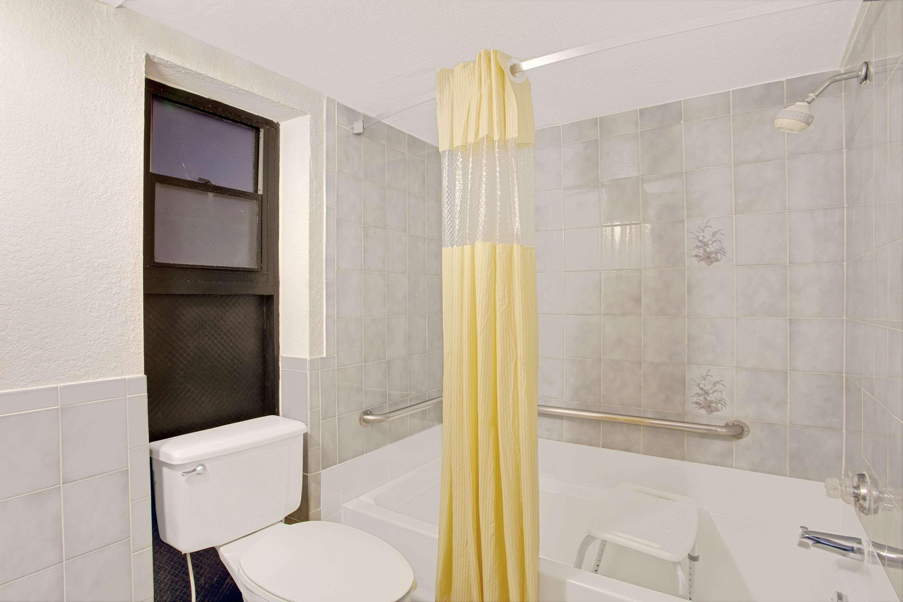 Days Inn By Wyndham Clearwater/Central Kültér fotó
