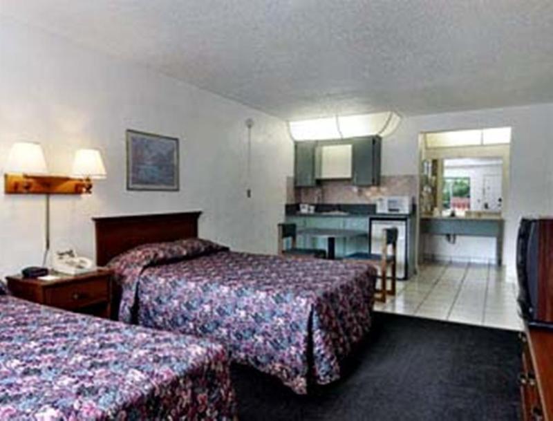 Days Inn By Wyndham Clearwater/Central Kültér fotó