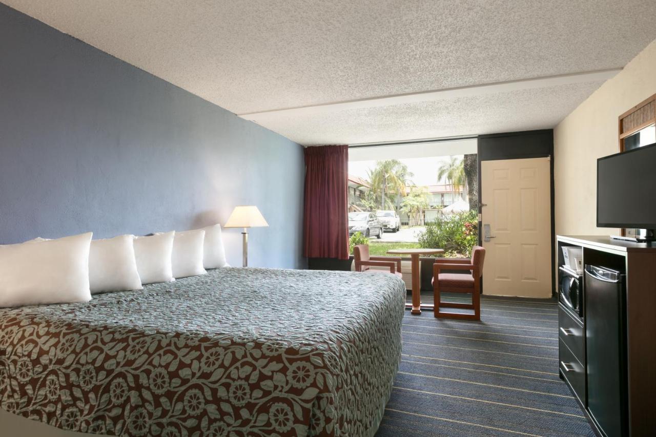 Days Inn By Wyndham Clearwater/Central Kültér fotó